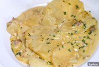 Crockpot Cheesy Scalloped Potatoes with Bacon