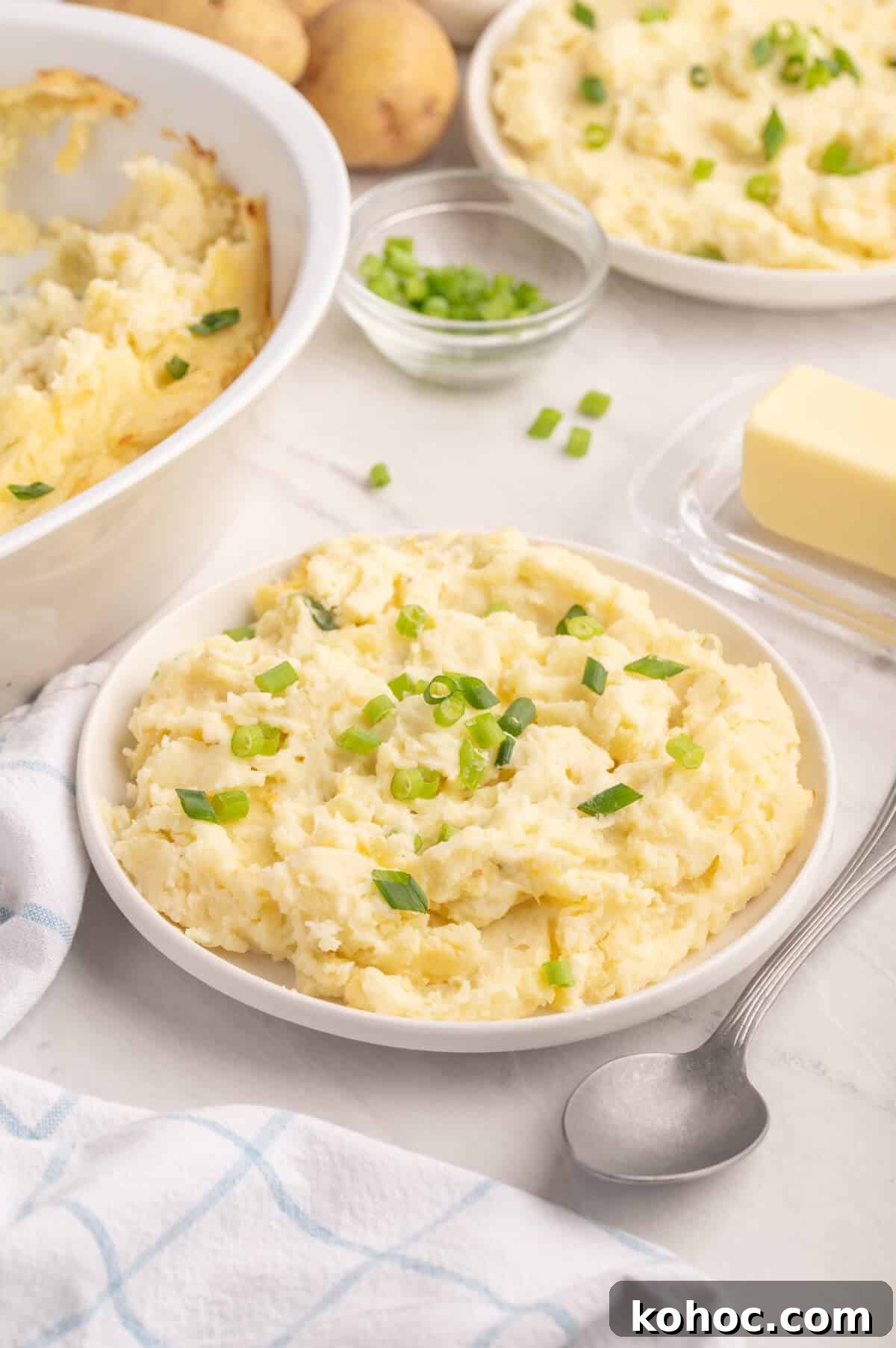 How to Cook Authentic Irish Potatoes: Classic Recipes & Tips 8 A plate of potatoes on a white counter.
