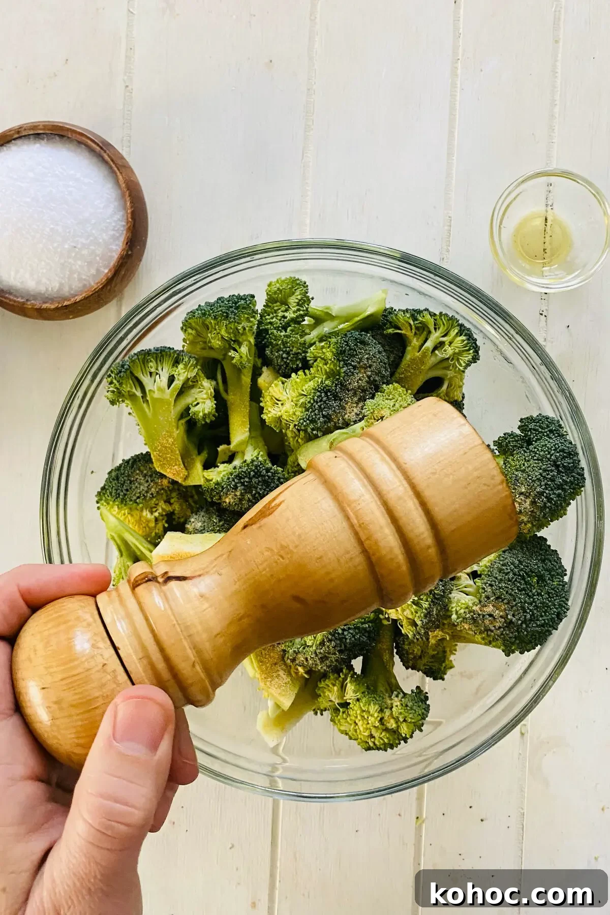 Crispy Garlic Broiled Broccoli Recipe — Quick Crispy Broccoli 7 a peppermill and raw broccoli.