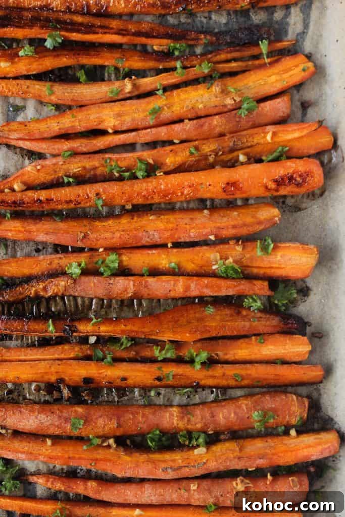 10 minutes is all it takes to prep these crispy balsamic roasted carrots! // www.healthy-liv.com