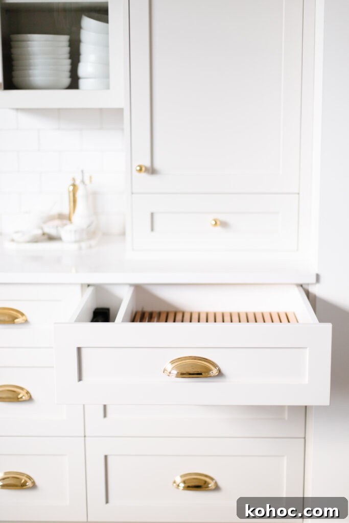 Brass hardware is such a versatile and elegant hardware choice, that stands the test of time. In this guide, I'll walk you through how to choose the perfect brass hardware for yourself!