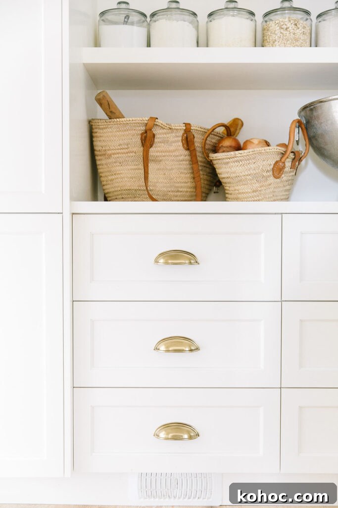 Brass hardware is such a versatile and elegant hardware choice, that stands the test of time. In this guide, I'll walk you through how to choose the perfect brass hardware for yourself!