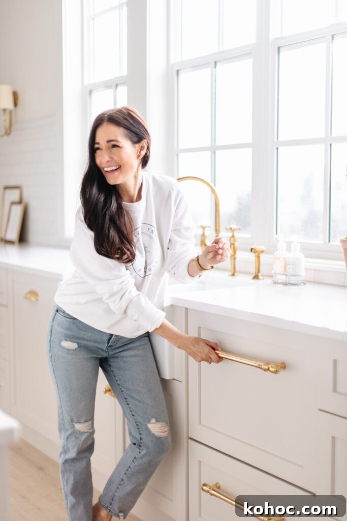 Brass hardware is such a versatile and elegant hardware choice, that stands the test of time. In this guide, I'll walk you through how to choose the perfect brass hardware for yourself!