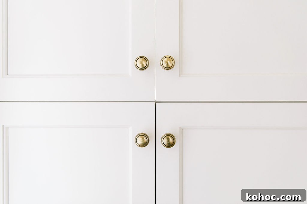 Brass hardware is such a versatile and elegant hardware choice, that stands the test of time. In this guide, I'll walk you through how to choose the perfect brass hardware for yourself!