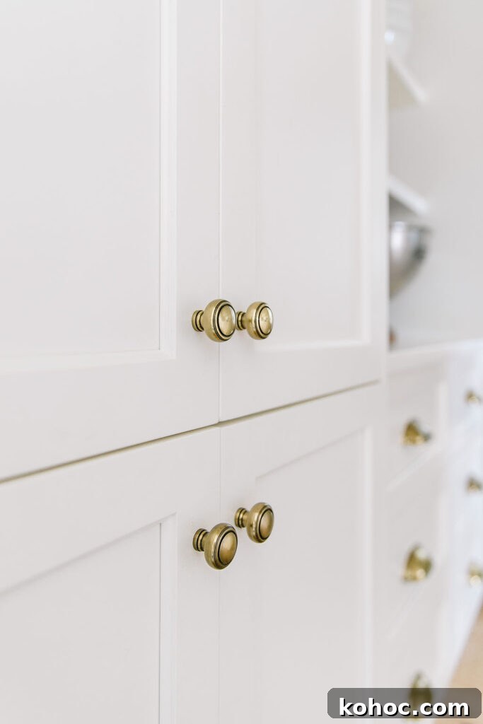 Brass hardware is such a versatile and elegant hardware choice, that stands the test of time. In this guide, I'll walk you through how to choose the perfect brass hardware for yourself!