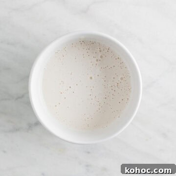 Cashew cream in a bow.