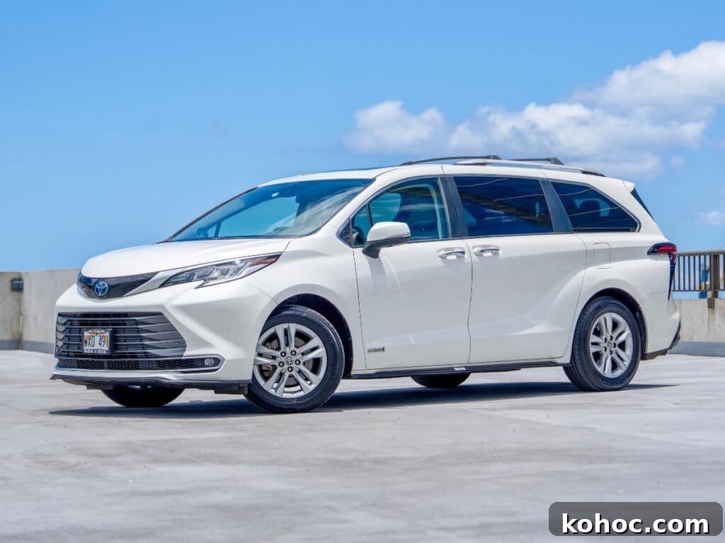 Oʻahu Luxury Car Rentals: Convertibles, Sports Cars, SUVs & Vans 5 2021 Toyota Sienna Limited