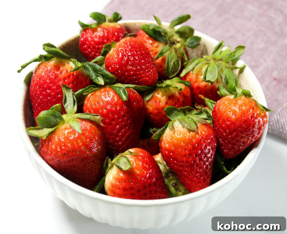 Keto Cheesecake-Stuffed Strawberries Recipe 3 Cheesecake Stuffed Keto Strawberries2