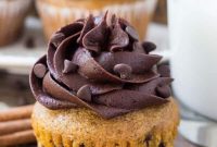Moist Pumpkin Chocolate Chip Cupcakes with Cinnamon