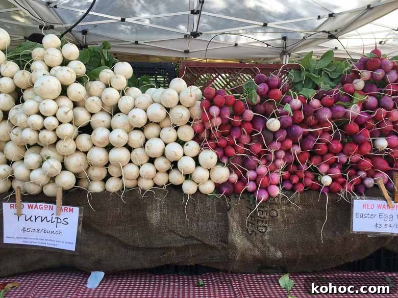 Colorado Wedding Weekend Guide: Estes Park, Lyons & Boulder 24 Farmers market stalls